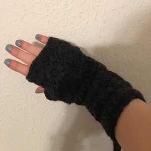 KNIT FINGERLESS GLOVES